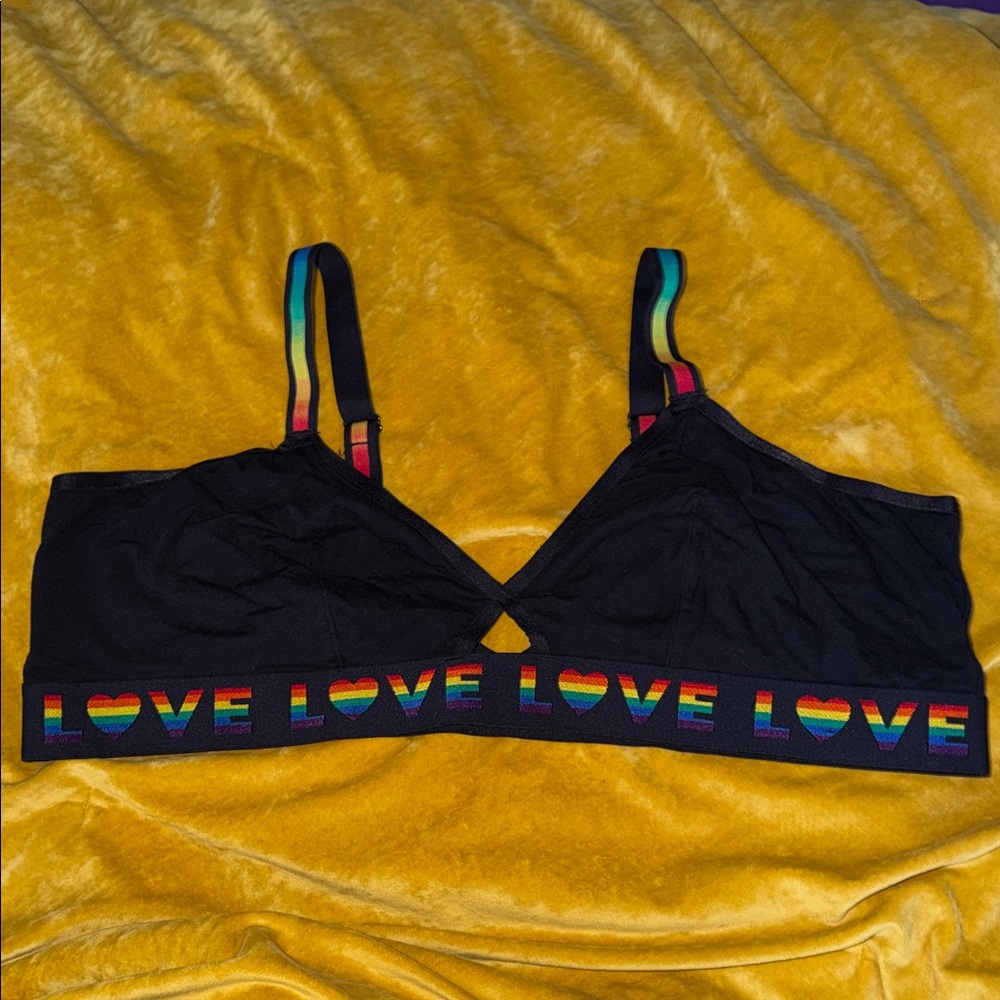 Torrid size 4 triangle cut-out bralette - Picture 3 of 5